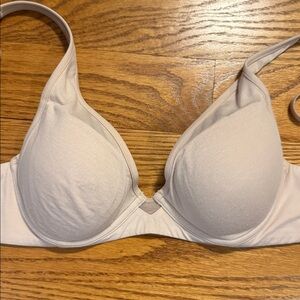 Third love Uplift plunge bra. 34B. Beige